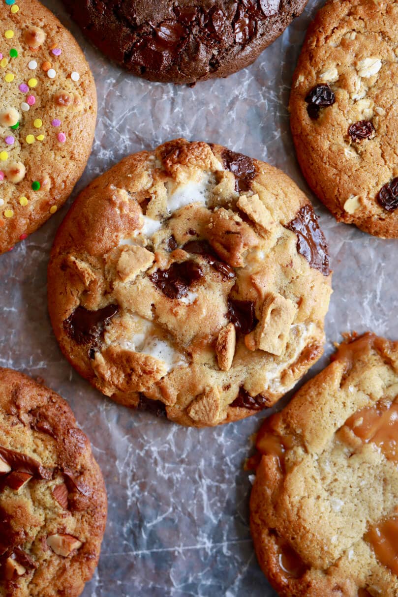 A s'mores cookie surrounded by other cookie flavors.
