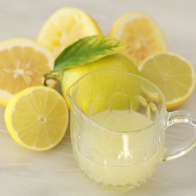 The Best Way to Juice a Lemon