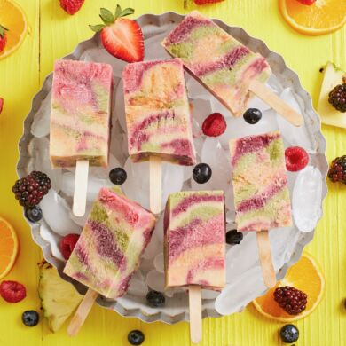 All Natural Tie Dye Popsicle Recipe (No Popsicle Mold Needed!)